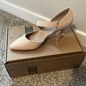 Women's Cream Pink Strappy Heels With Pointed Toes (New) Size 11